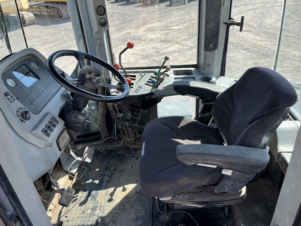 1995 New Holland Tractor - Wheel for sale — view 3