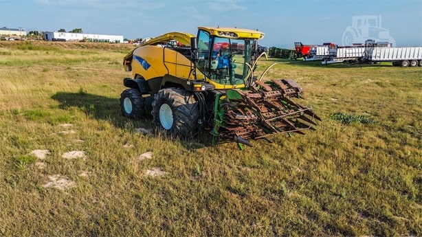 2010 New Holland FR9080 Harvester - Forage for sale — view 2