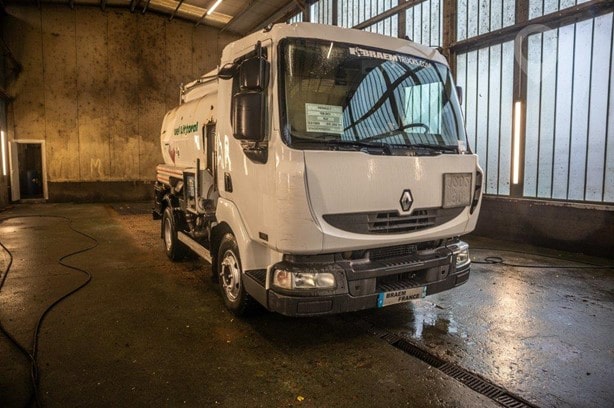 2006 Renault Tanker Truck - Fuel for sale — view 2