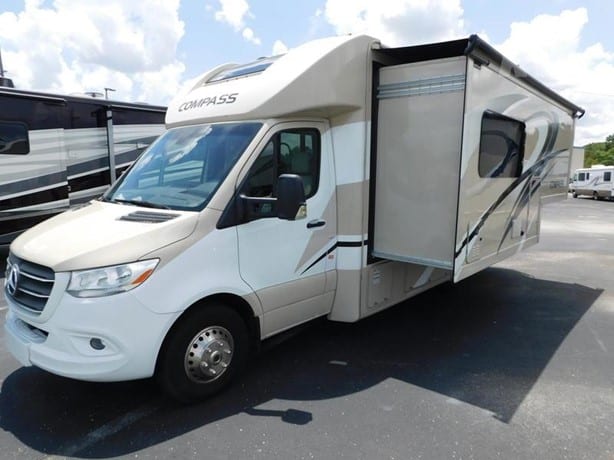2020 Thor Class B+ Motorhome for sale — view 3