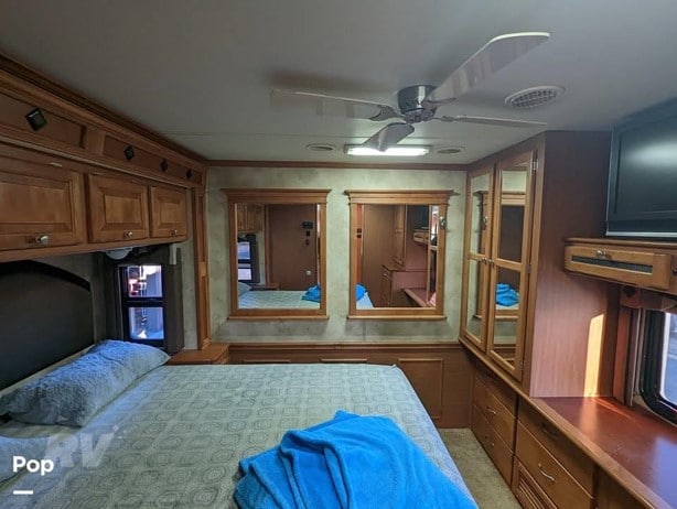 2009 Tiffin 37QDB Class A - Diesel Motorhome for sale — view 3