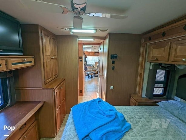 2009 Tiffin 37QDB Class A - Diesel Motorhome for sale — view 4