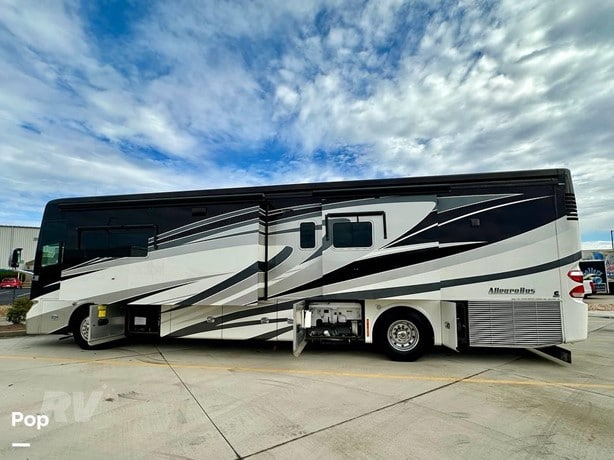 2015 Tiffin Allegro Bus 40TSP Class A - Diesel Motorhome for sale — view 4