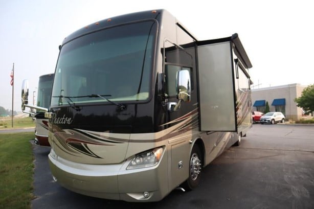 2015 Tiffin Phaeton 40AH Class A - Diesel Motorhome for sale — view 3