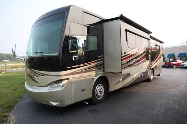 2015 Tiffin Phaeton 40AH Class A - Diesel Motorhome for sale — view 4