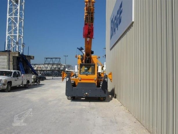 2017 Broderson RT400 Rough Terrain Crane for sale — view 4