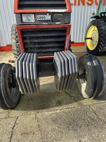 1985 Case IH Tractor - Wheel for sale — view 3
