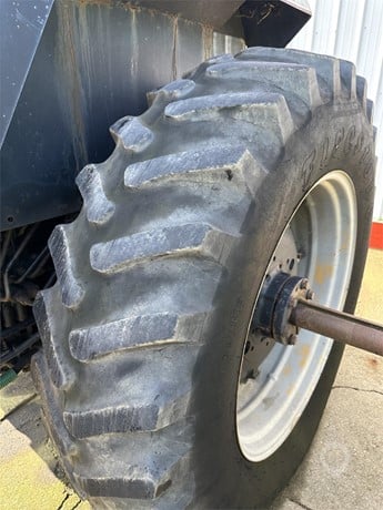 1985 Case IH Tractor - Wheel for sale — view 5