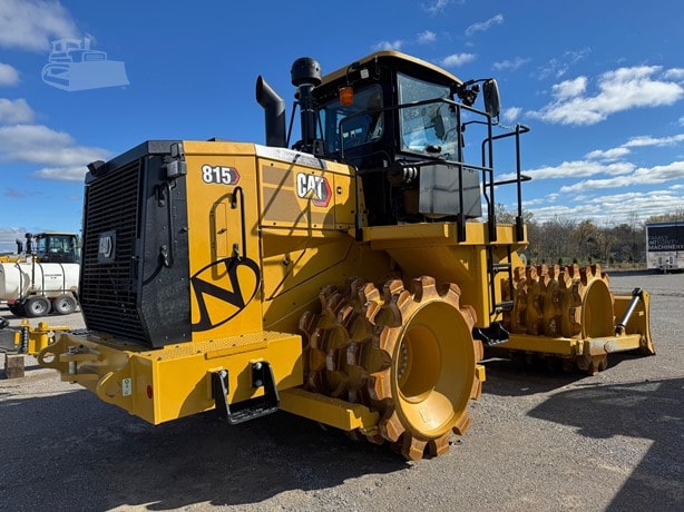 2024 Caterpillar Road - Compactor Padfoot for sale — view 3
