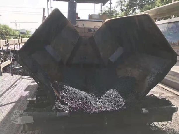 2010 Caterpillar Road - Asphalt Paver for sale — view 3
