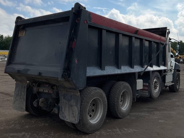 2016 Caterpillar Dump Truck for sale — view 3