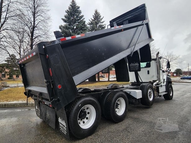 2016 Caterpillar Dump Truck for sale — view 3