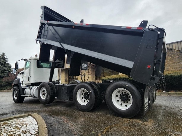 2016 Caterpillar Dump Truck for sale — view 4