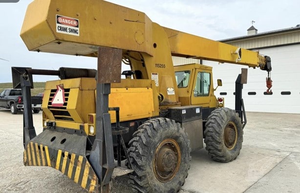 Clark Rough Terrain Crane for sale — view 3
