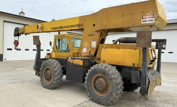 Clark Rough Terrain Crane for sale — view 4