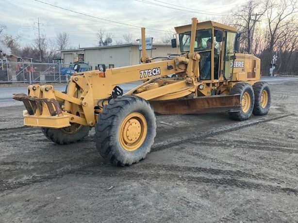 2000 Deere 772D Road - Motor Grader for sale — view 2