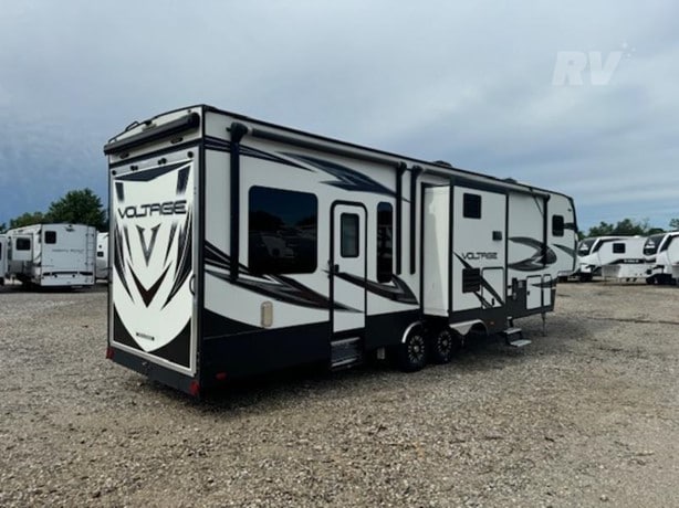 Dutchmen Voltage 3305 Fifth Wheel Toy Hauler for sale | Machinelista