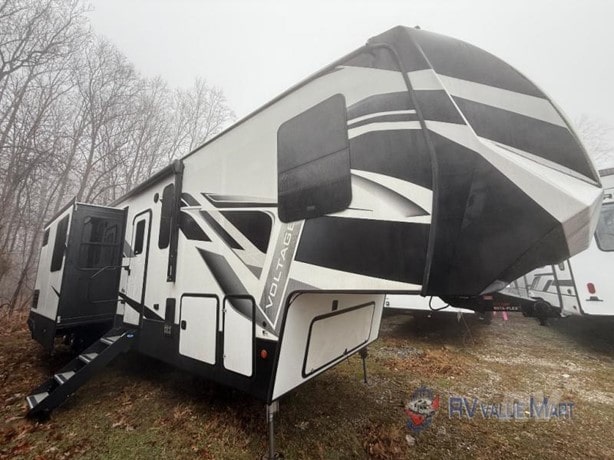 2022 Dutchmen Voltage 4225 Toy Hauler - Fifth Wheel for sale