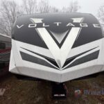 2022 Dutchmen Voltage 4225 Toy Hauler - Fifth Wheel for sale — view 3