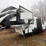 2022 Dutchmen Voltage 4225 Toy Hauler - Fifth Wheel for sale — view 4