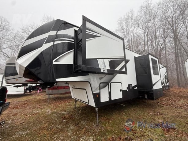 2022 Dutchmen Voltage 4225 Toy Hauler - Fifth Wheel for sale — view 4