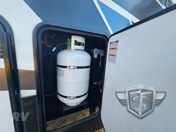 2023 Dutchmen Voltage Triton 3511 Toy Hauler - Fifth Wheel for sale — view 4