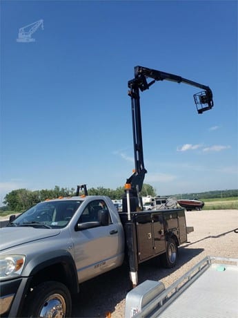 2010 Elliot A440T Aerial Platform Lift Truck for sale — view 2