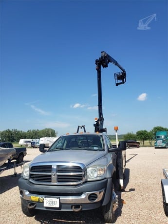 2010 Elliot A440T Aerial Platform Lift Truck for sale — view 3