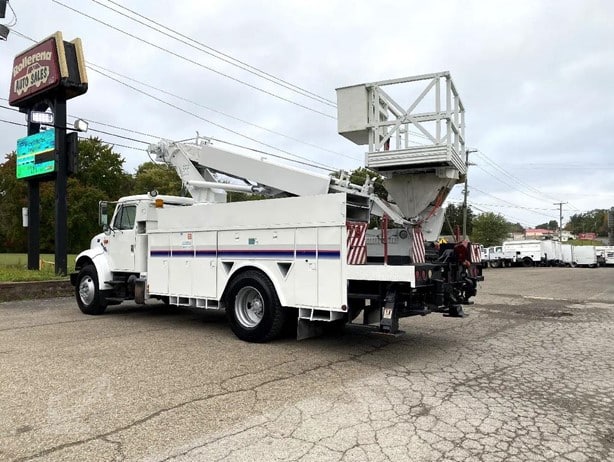 1998 Elliot Aerial Platform Lift Truck for sale — view 3