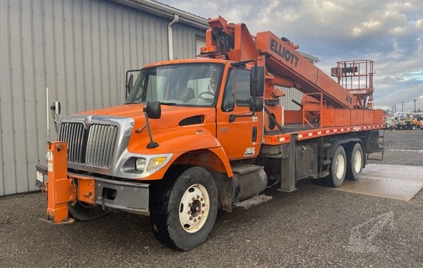 2005 Elliot H70FD Aerial Platform Lift Truck for sale — view 2