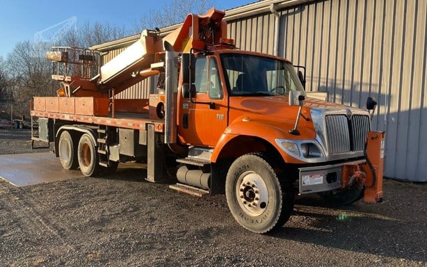 2005 Elliot H70FD Aerial Platform Lift Truck for sale — view 4