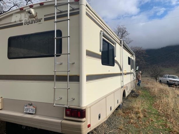 1997 Fleetwood Bounder 32H Class A - Gas Motorhome for sale — view 2