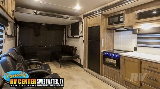 2021 Forest River Vengeance Rogue 26V Toy Hauler - Travel Trailer for sale — view 3