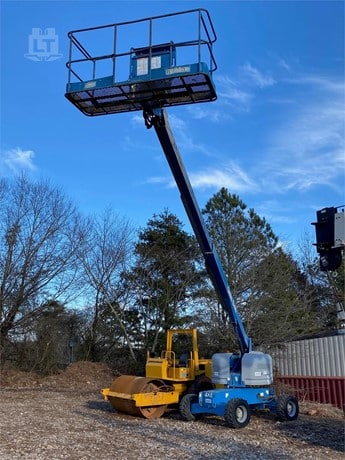 2011 Genie S40 Boom Lift - Telescopic for sale — view 2