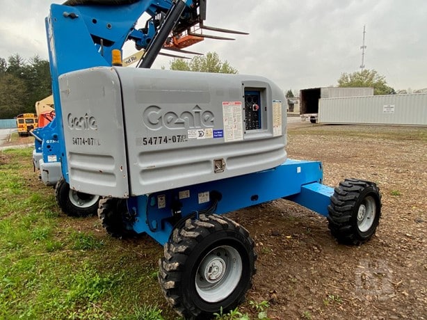 2012 Genie S40 Boom Lift - Telescopic for sale — view 4