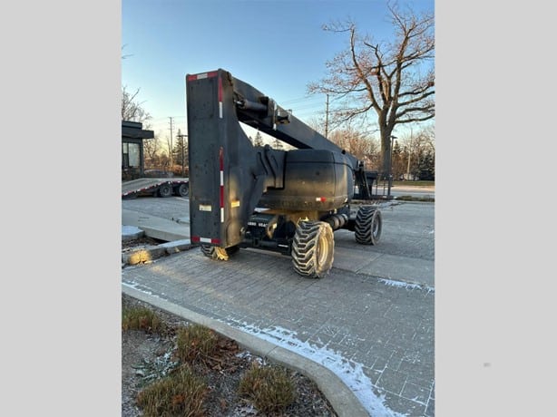 2001 JLG 800B Boom Lift - Articulating for sale — view 3
