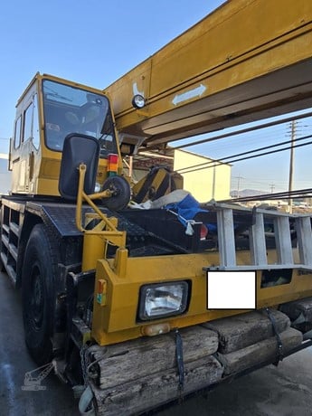 1992 Kato KR35H-3 Rough Terrain Crane for sale — view 3