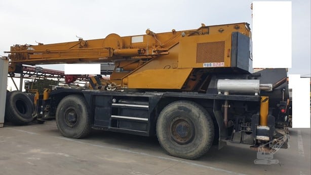 1992 Kato KR35H-3 Rough Terrain Crane for sale — view 4