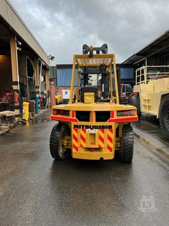 1995 Mitsubishi FD70 Gas Forklift for sale — view 3