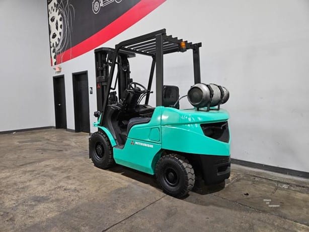 2016 Mitsubishi FG25N Gas Forklift for sale — view 3
