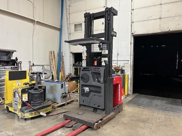 2015 Raymond Scissorlift for sale — view 2