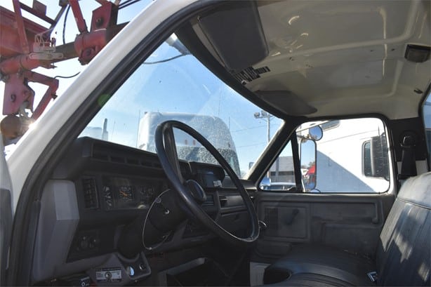 1995 Skyhoist SR53 Aerial Platform Lift Truck for sale — view 3