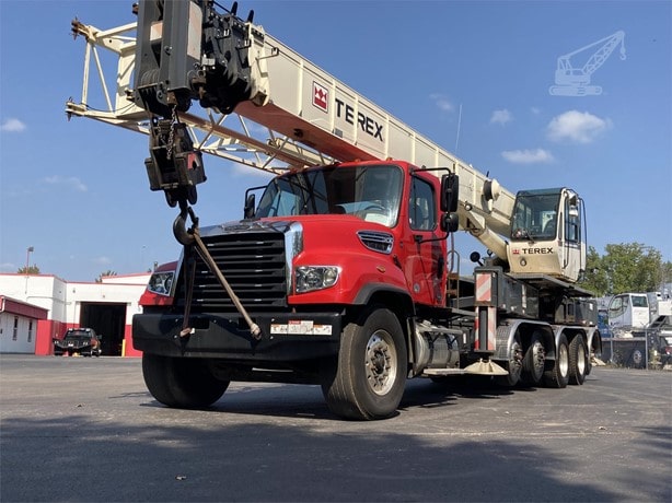 2015 Terex Boom Truck - Mounted for sale — view 3