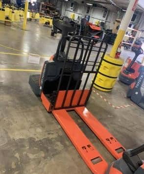 2017 Toyota 8HBE40 Pallet Truck for sale — view 2