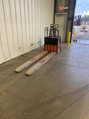 2014 Toyota 8HBE40 Pallet Truck for sale — view 2