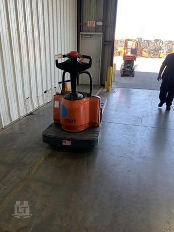 2014 Toyota 8HBW23 Pallet Truck for sale — view 2