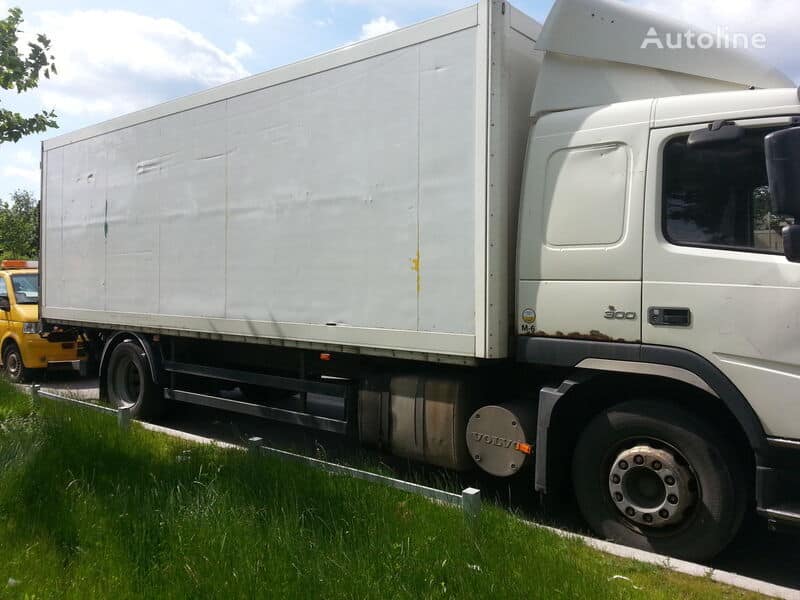 2003 Volvo FM 9 300 Box Truck for sale — view 2