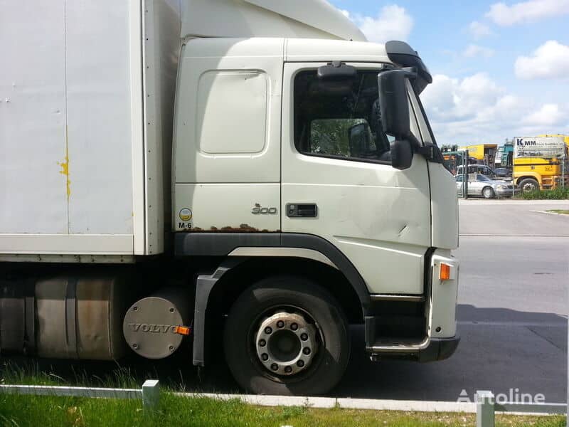 2003 Volvo FM 9 300 Box Truck for sale — view 4