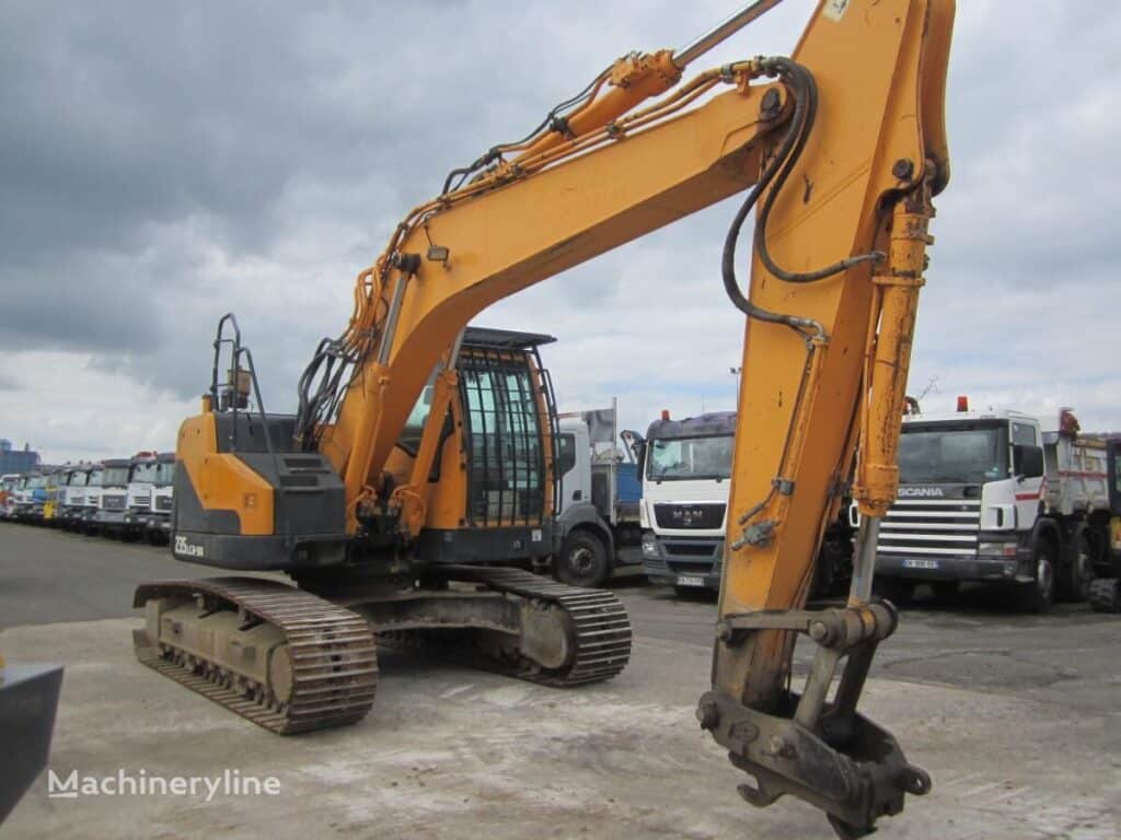 2014 Hyundai 235 LCR 9A Excavator - Tracked for sale — view 2