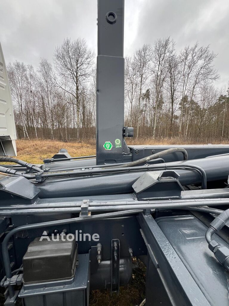 2006 Volvo FH12 420 Hook Lift Truck for sale — view 2